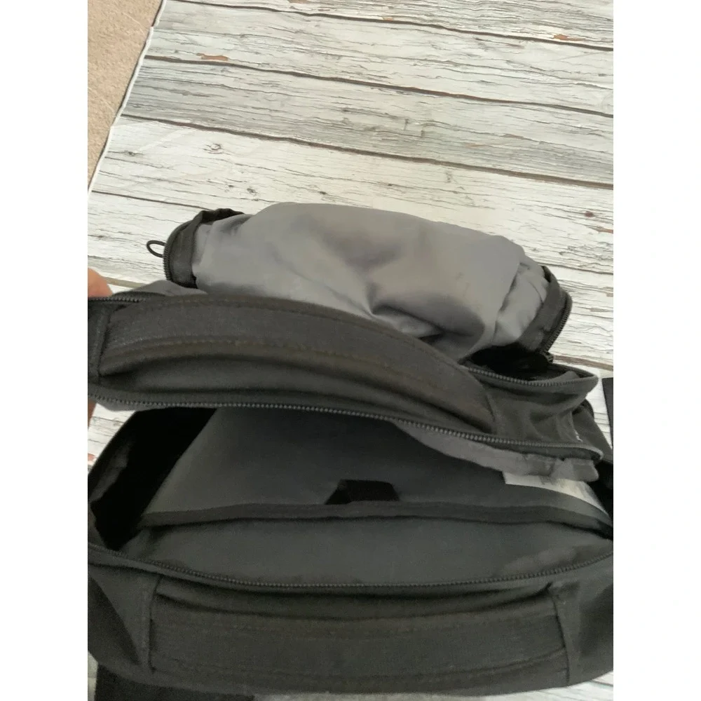 The North Face Jester Backpack Black FlexVent Laptop Sleeve School Travel Bag